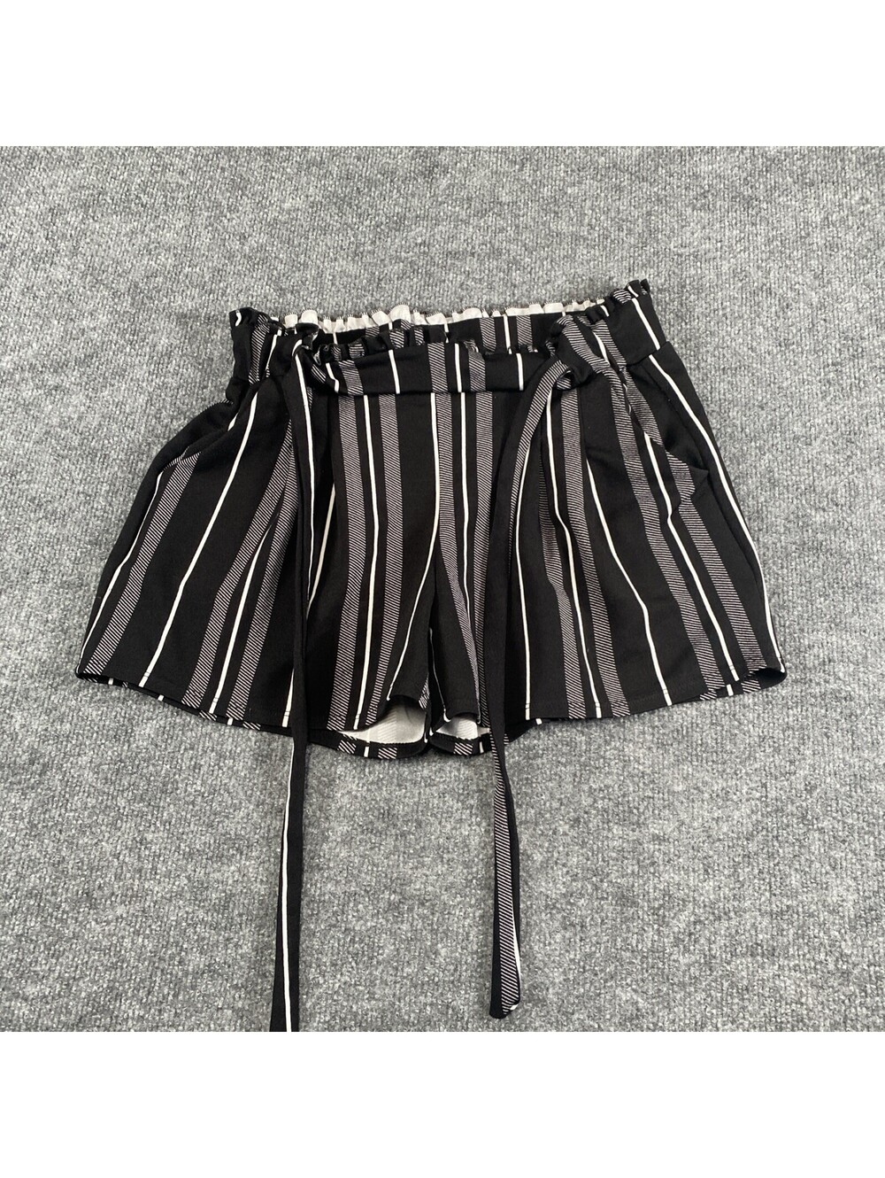 Olivia Rose Women's Striped Paperbag Shorts Black/White Size L High Rise Tie Ah